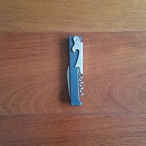 🔴NWOT Gray wine bottle opener